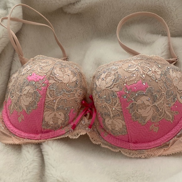 Victoria's Secret Other - New never worn Victoria  secert bra size 32 c very sexy push up